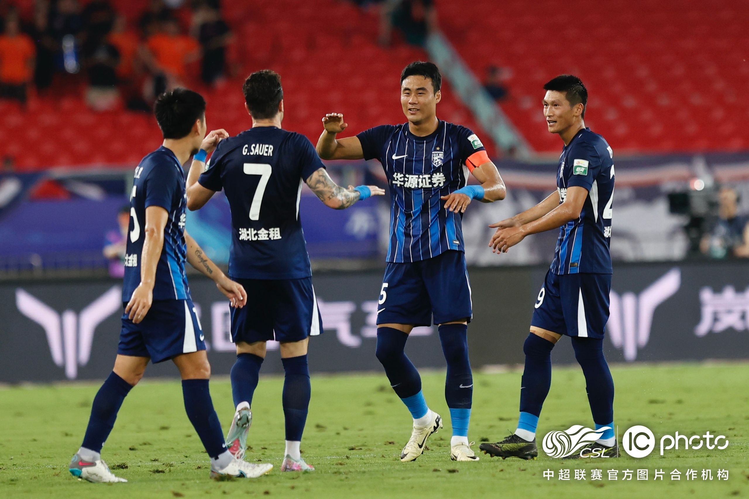 完美体育入口-关于沙夫特享受主场胜利，助力球队前行的信息